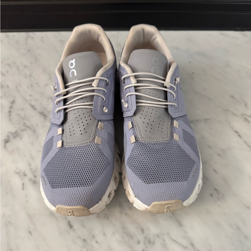 Women’s ON Sneakers Size 9.5